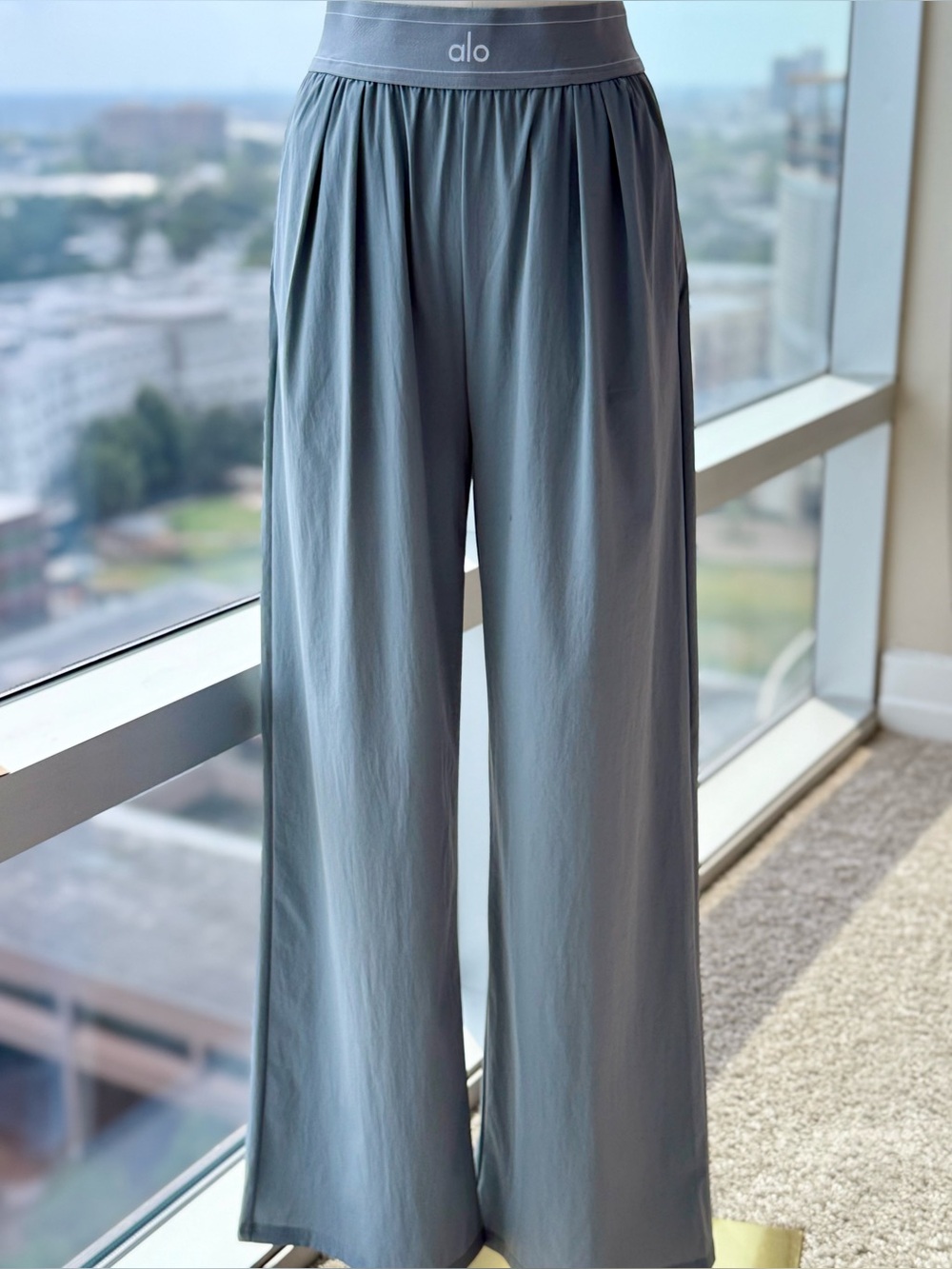 Alo Yoga Suit Up Trouser Wide Leg Pleated Pants Sage Sz M